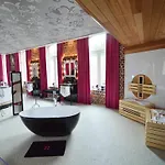 Cozy With Pool & Nature Apartment