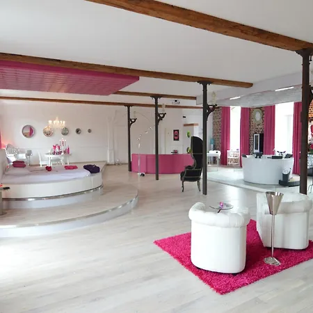 Cozy With Pool & Nature Appartement