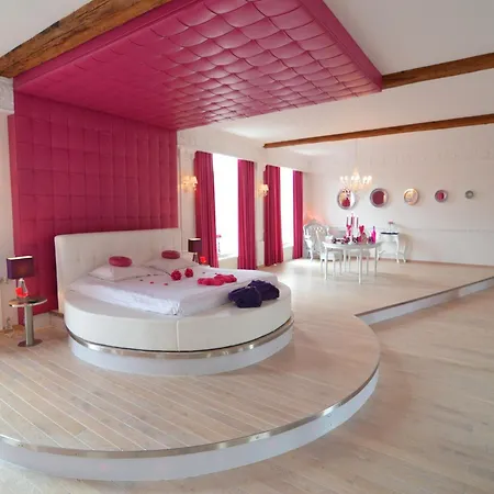 Cozy With Pool & Nature