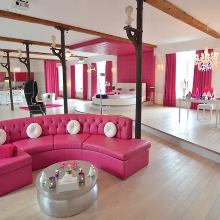 Cozy With Pool & Nature Appartement